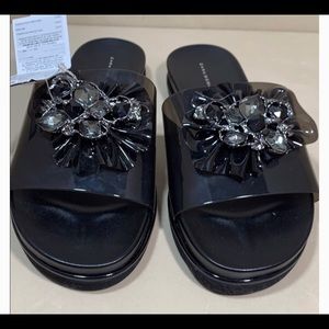 Zara slides